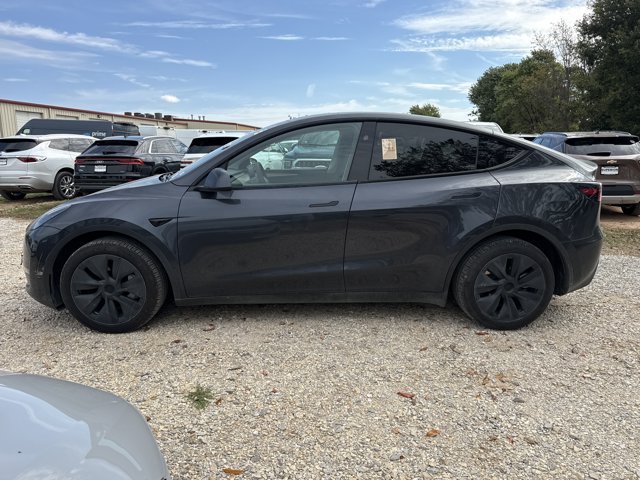 Used 2025 Tesla Model Y Long Range AWD/4WD image 2