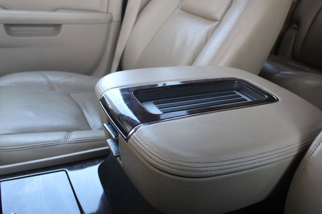 Used 2013 Cadillac Escalade Premium image 17