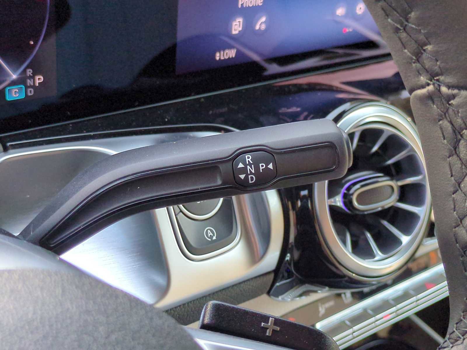 Used 2025 Mercedes-Benz GLB 250 4MATIC image 33