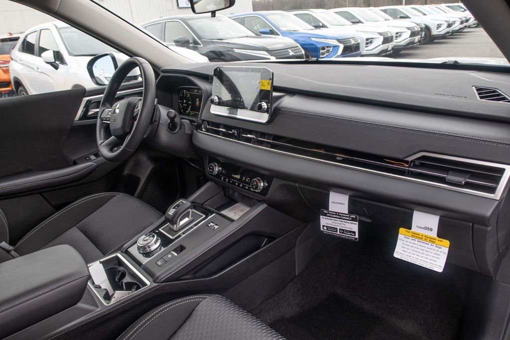 New 2025 Mitsubishi Outlander ES image 16