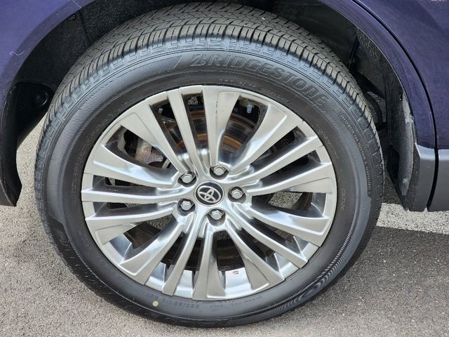 Used 2023 Toyota Venza XLE AWD/4WD image 12