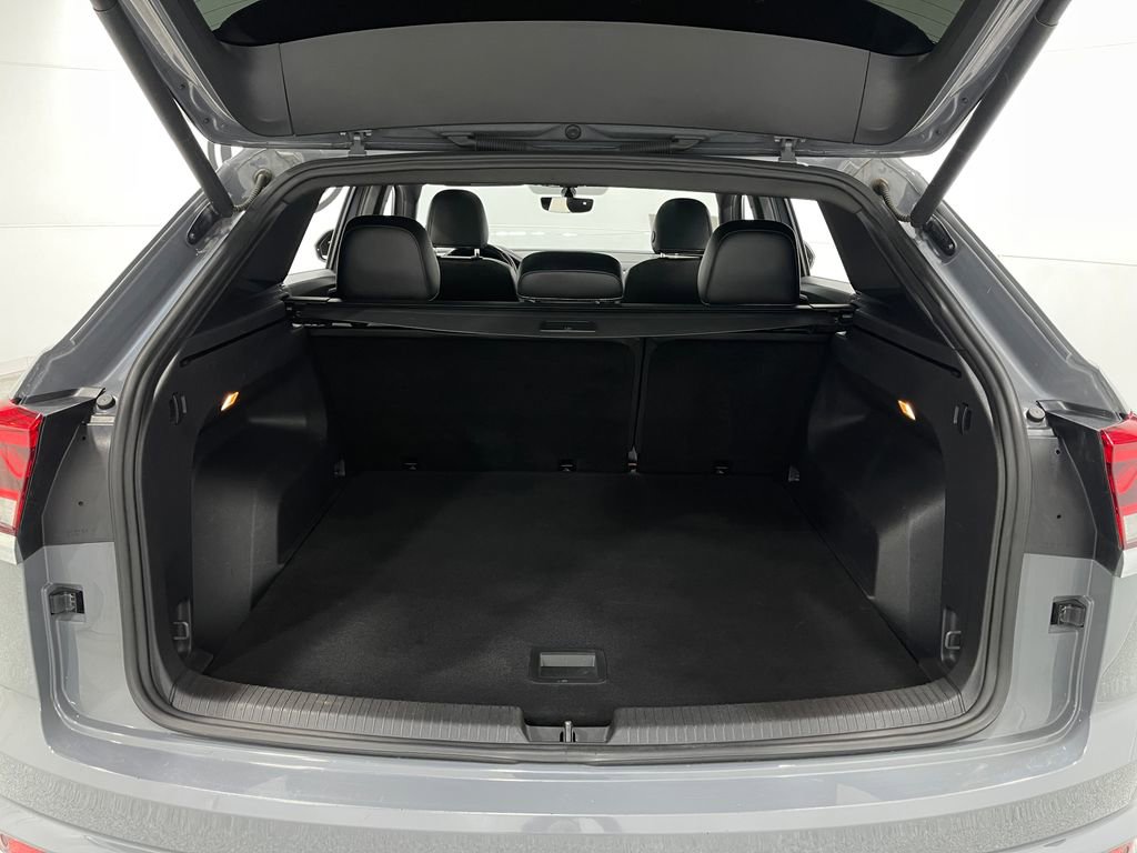 Used 2021 Volkswagen Atlas Cross Sport SE w/ Panoramic Sunroof Package image 25