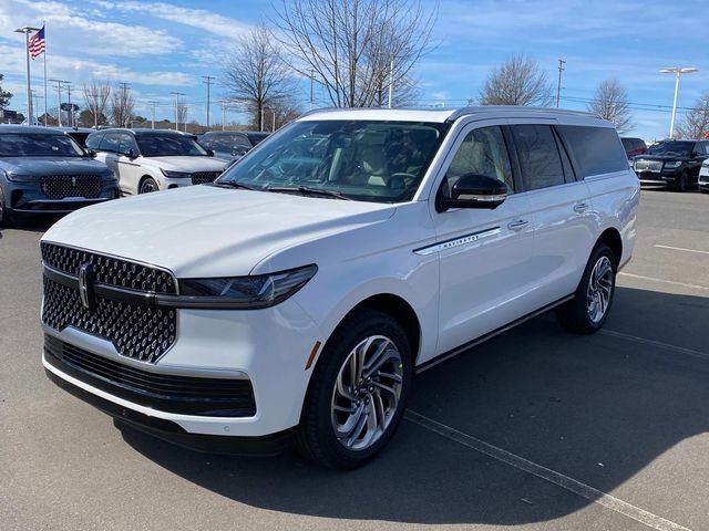 New 2026 Lincoln Navigator L Reserve AWD/4WD image 3