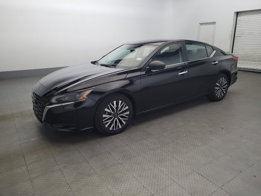 Used 2024 Nissan Altima 2.5 SV image 2