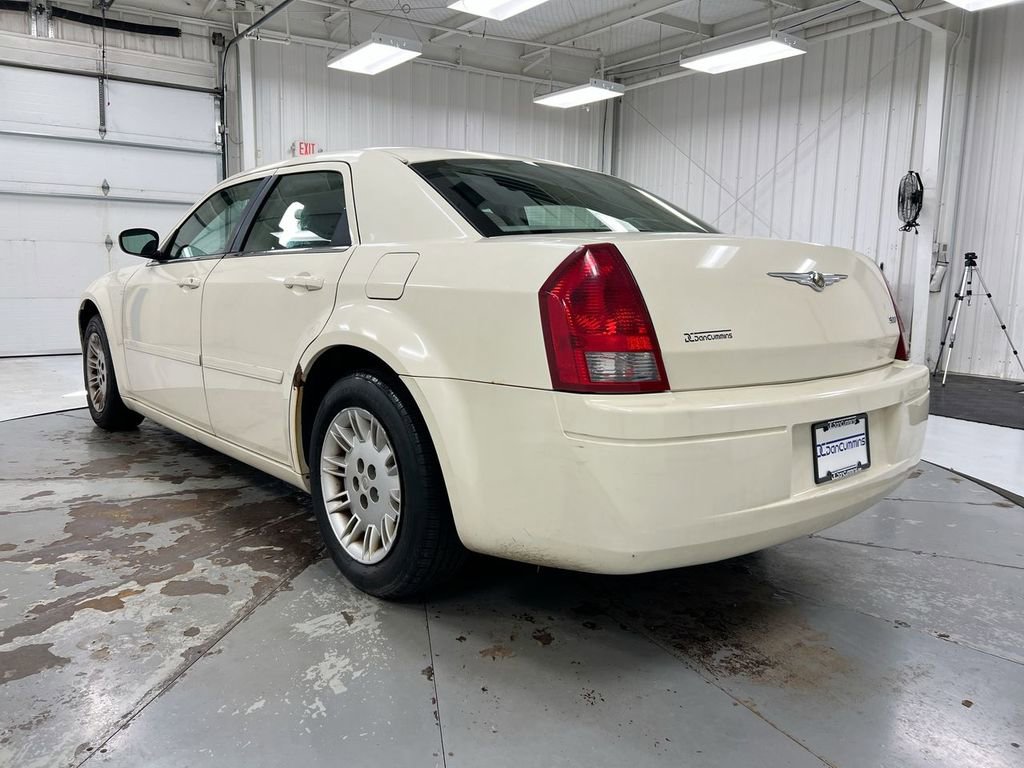 Used 2006 Chrysler 300 RWD image 4