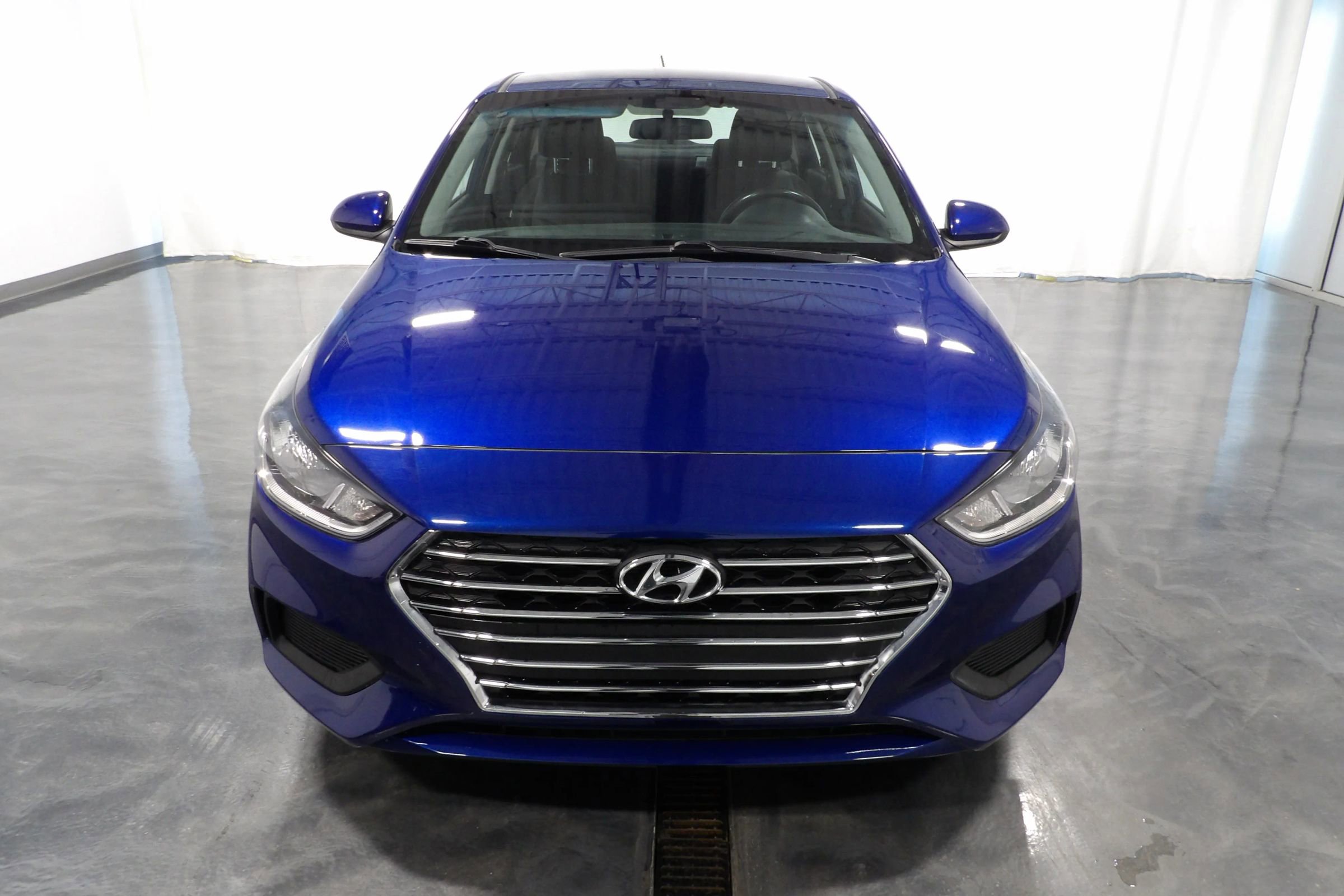 Used 2019 Hyundai Accent SE FWD image 2