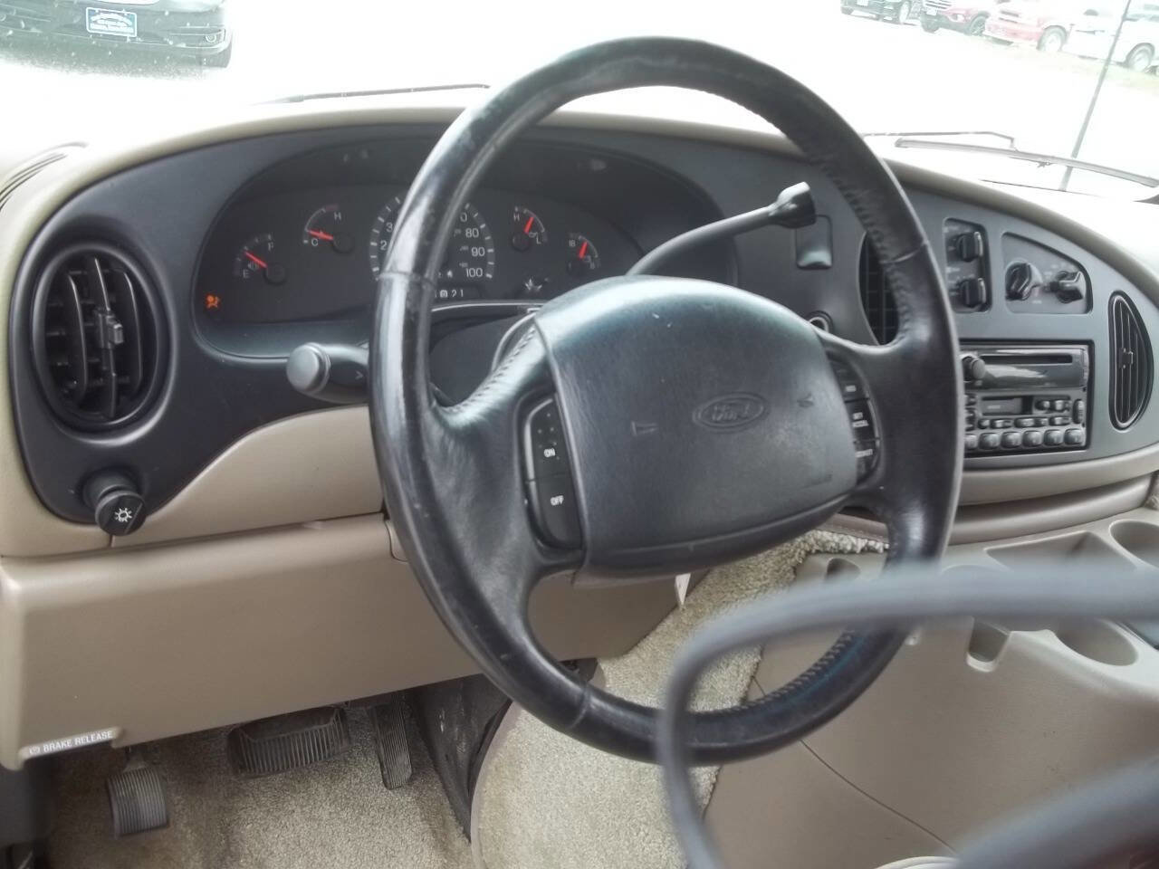 Used 2001 Ford E-150 and Econoline 150 RWD image 17