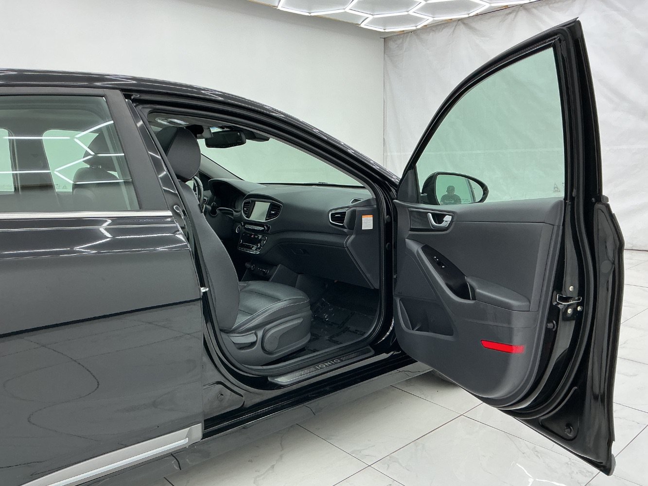 Used 2019 Hyundai Ioniq Limited FWD image 17