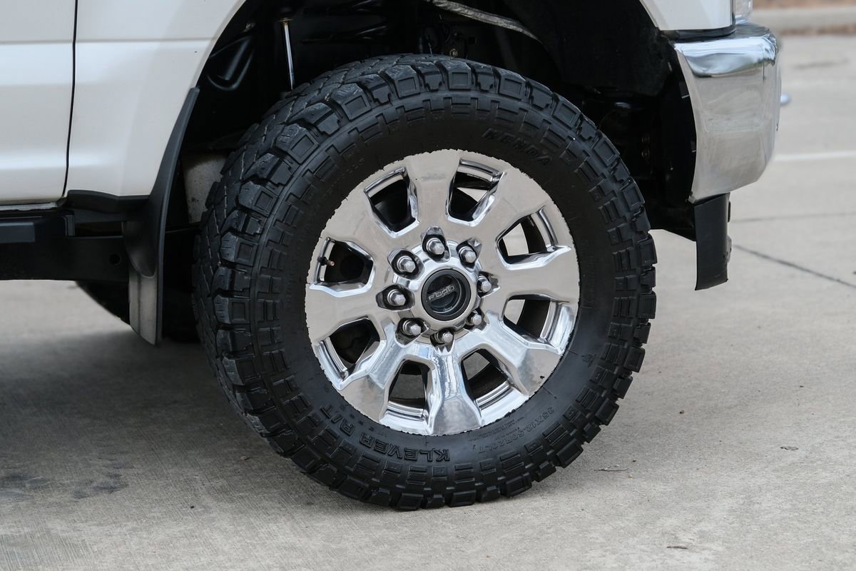 Used 2018 Ford F250 Lariat w/ Chrome Package image 17