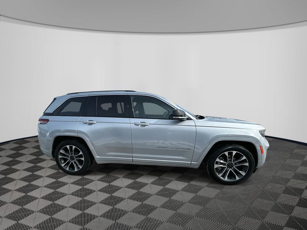 Used 2023 Jeep Grand Cherokee Overland w/ Luxury Tech Group IV image 4