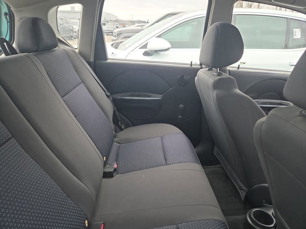Used 2006 Chevrolet Aveo LS FWD image 12