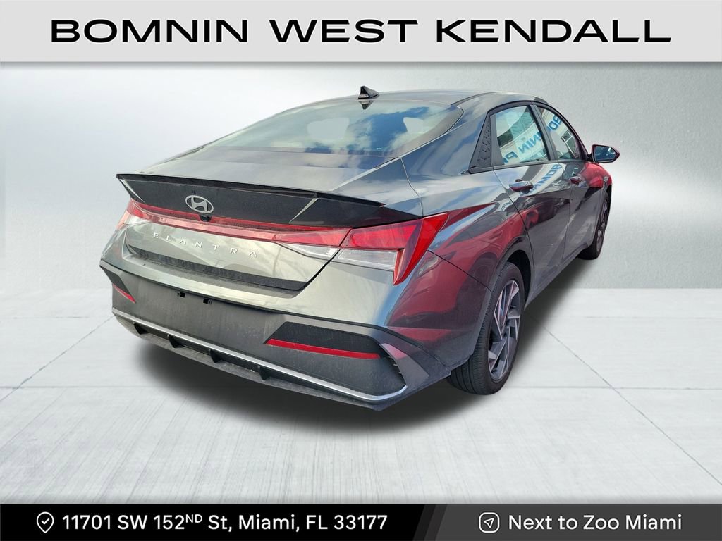 Used 2025 Hyundai Elantra Sport image 4
