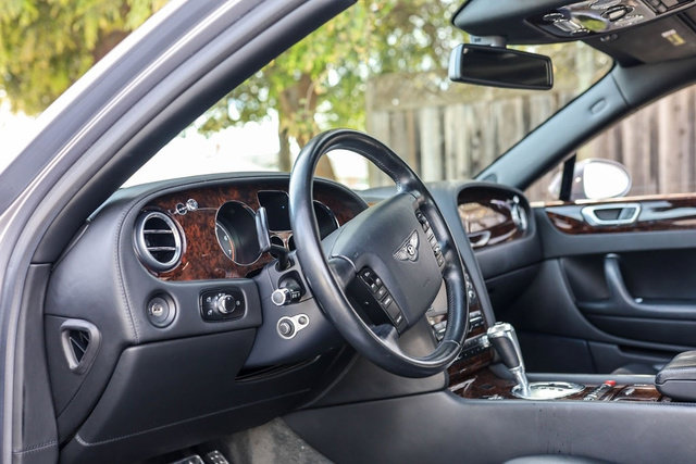 Used 2006 Bentley Flying Spur Flying Spur AWD/4WD image 32