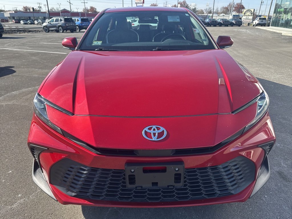 Used 2025 Toyota Camry SE image 2