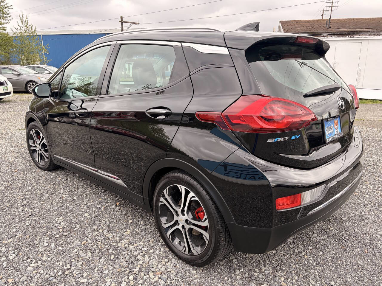 Used 2017 Chevrolet Bolt Premier w/ Driver Confidence II Package FWD image 5