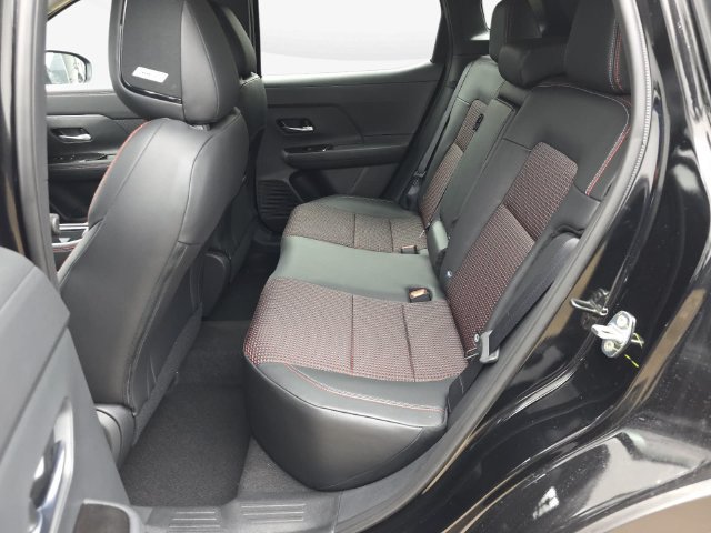 New 2027 Nissan Kicks SR w/ SR Premium Package FWD image 14