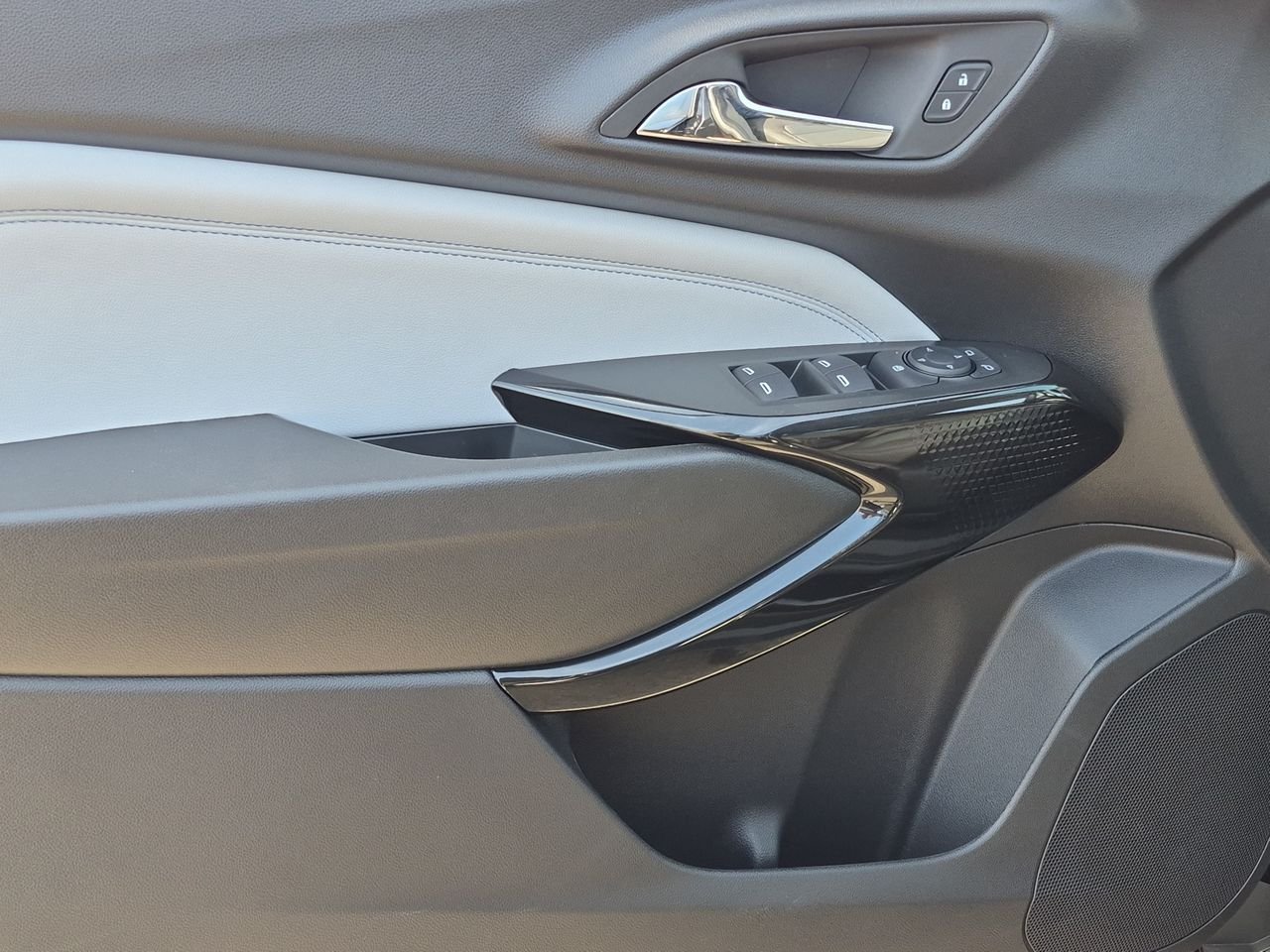 New 2026 Chevrolet Trax LT w/ Driver Confidence Package FWD image 22