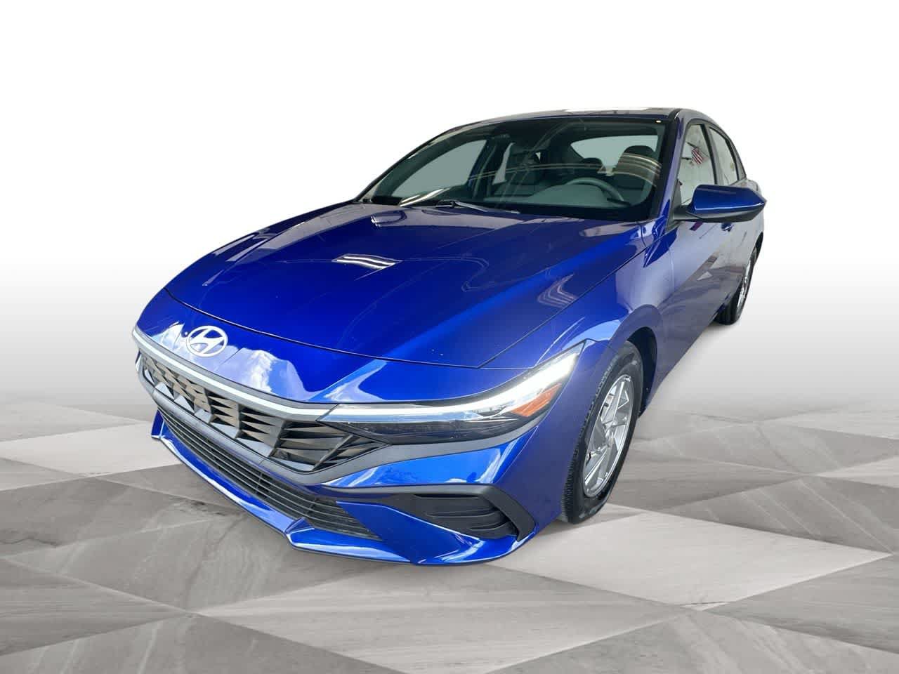 Used 2025 Hyundai Elantra SE FWD image 4