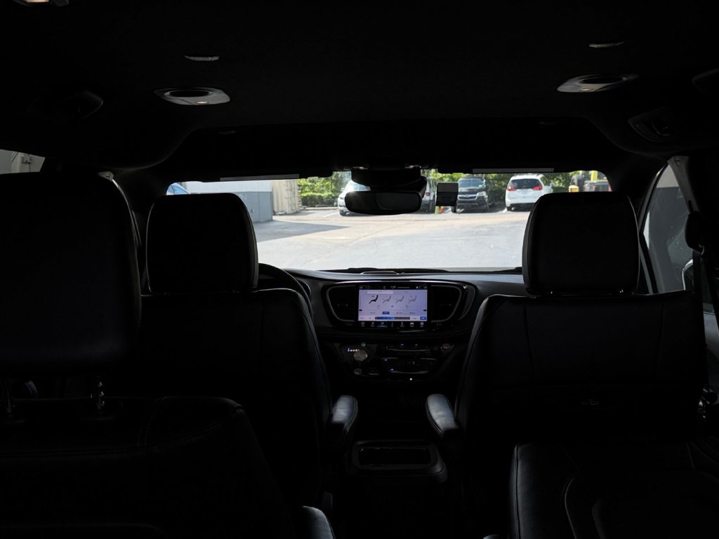 Used 2024 Chrysler Pacifica Limited FWD image 33