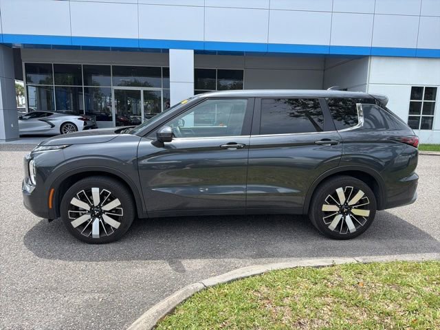 Used 2025 Mitsubishi Outlander SE FWD image 5