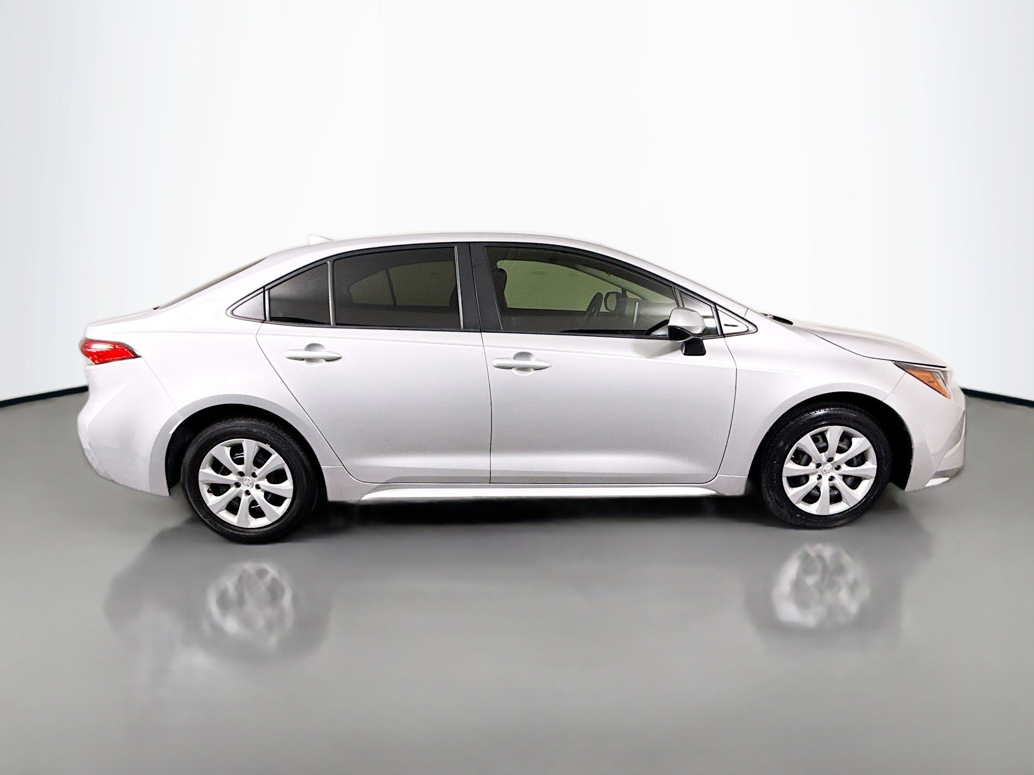 Used 2020 Toyota Corolla LE image 11