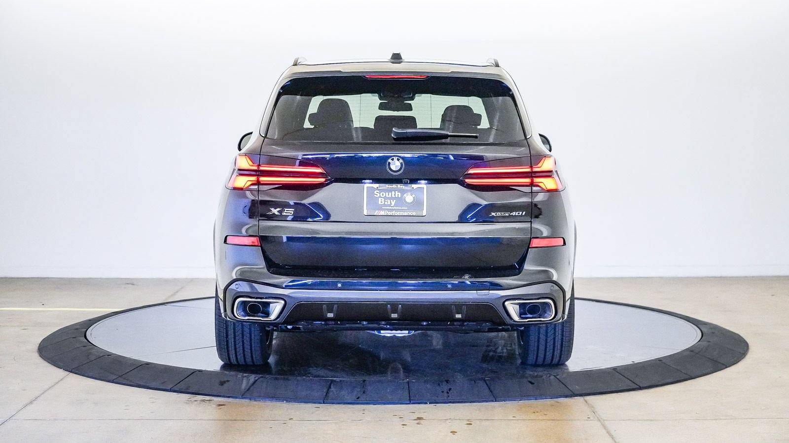 New 2026 BMW X5 xDrive40i w/ M Sport Package AWD/4WD image 3