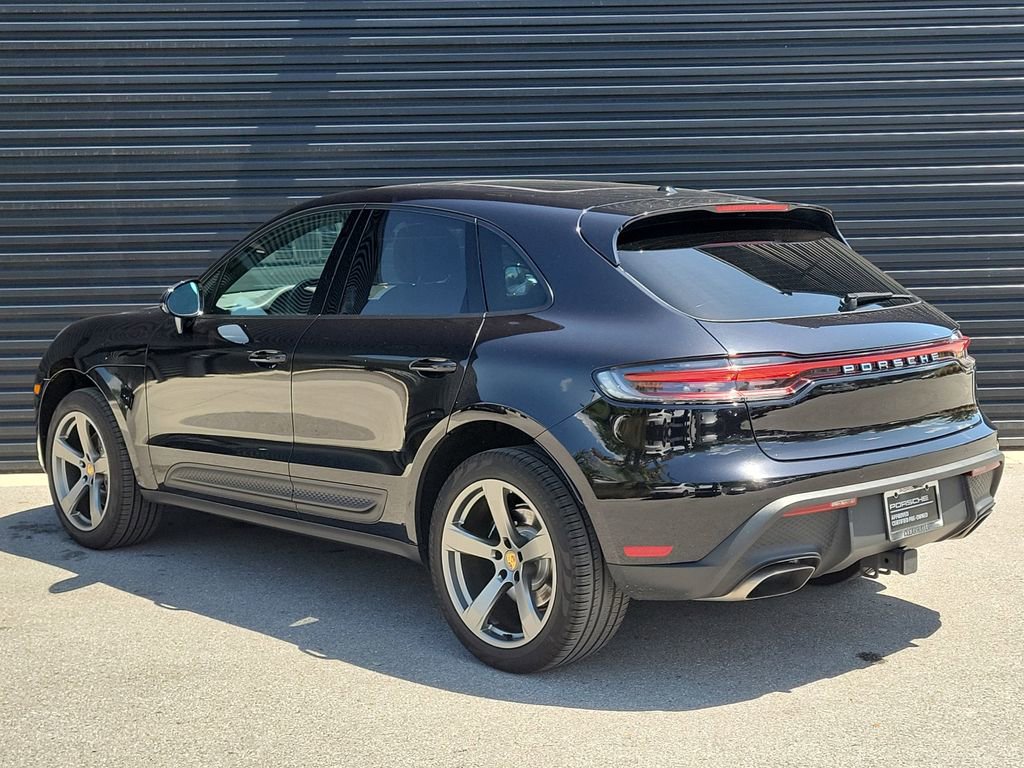 Certified 2022 Porsche Macan image 3
