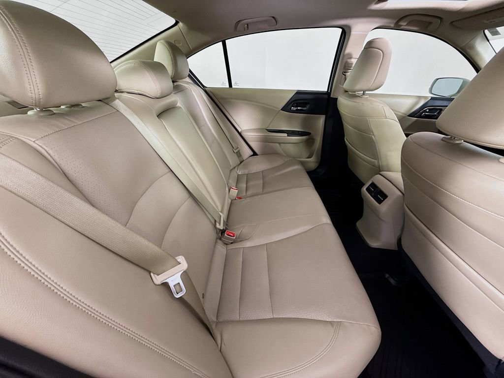 Used 2017 Honda Accord Touring image 30