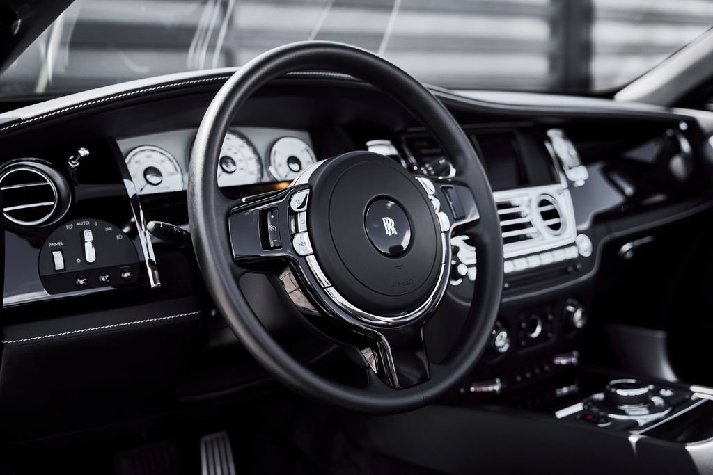 Used 2018 Rolls-Royce Dawn RWD image 36