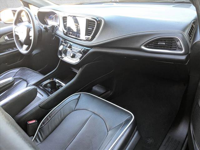 Used 2024 Chrysler Pacifica Premium image 23