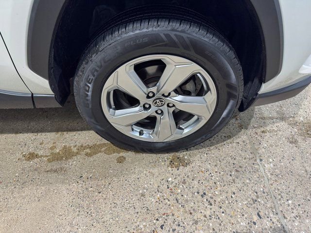 Used 2021 Toyota RAV4 XLE Premium image 13