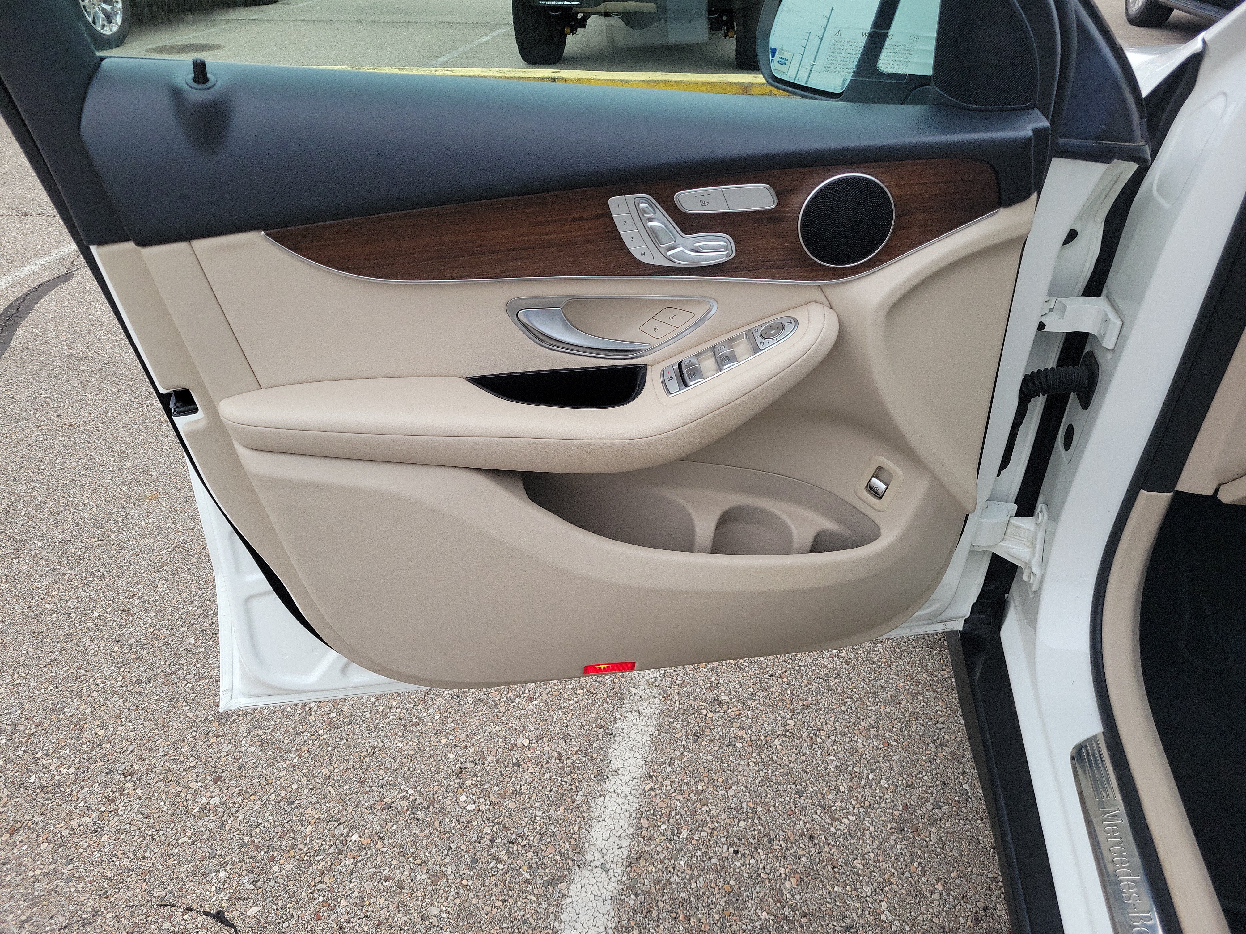 Used 2021 Mercedes-Benz GLC 300 4MATIC image 19