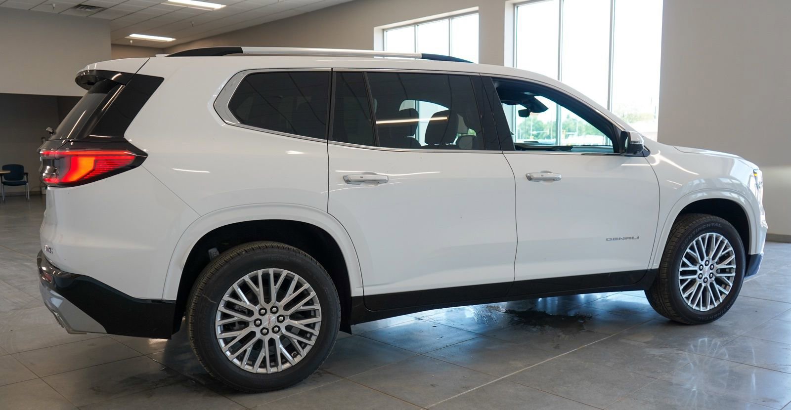 New 2026 GMC Acadia Denali w/ LPO, Floor Liner Package image 3