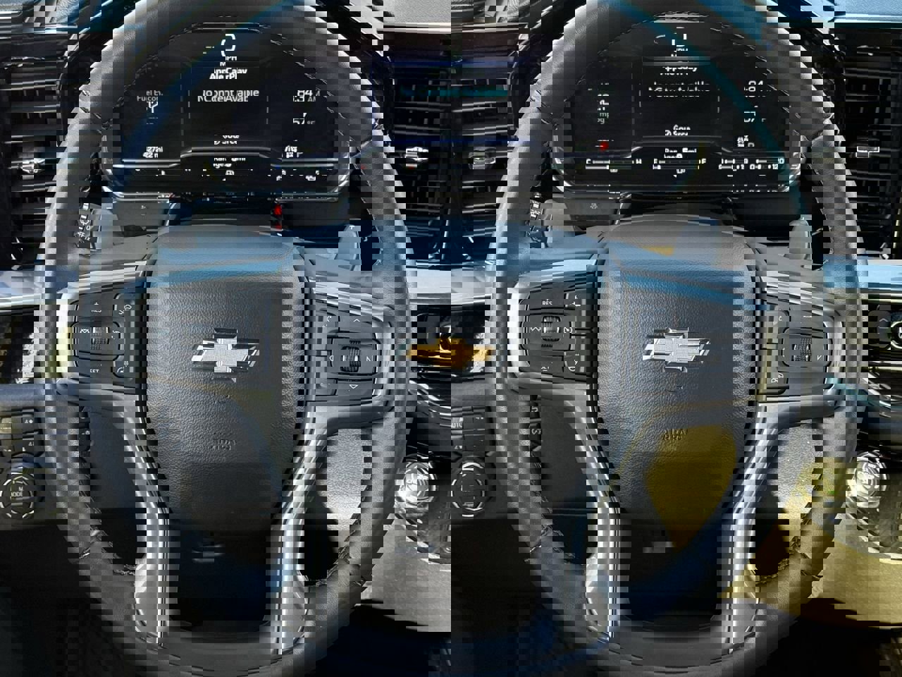 Used 2024 Chevrolet Silverado 1500 LT w/ Z71 Off-Road Package AWD/4WD image 13