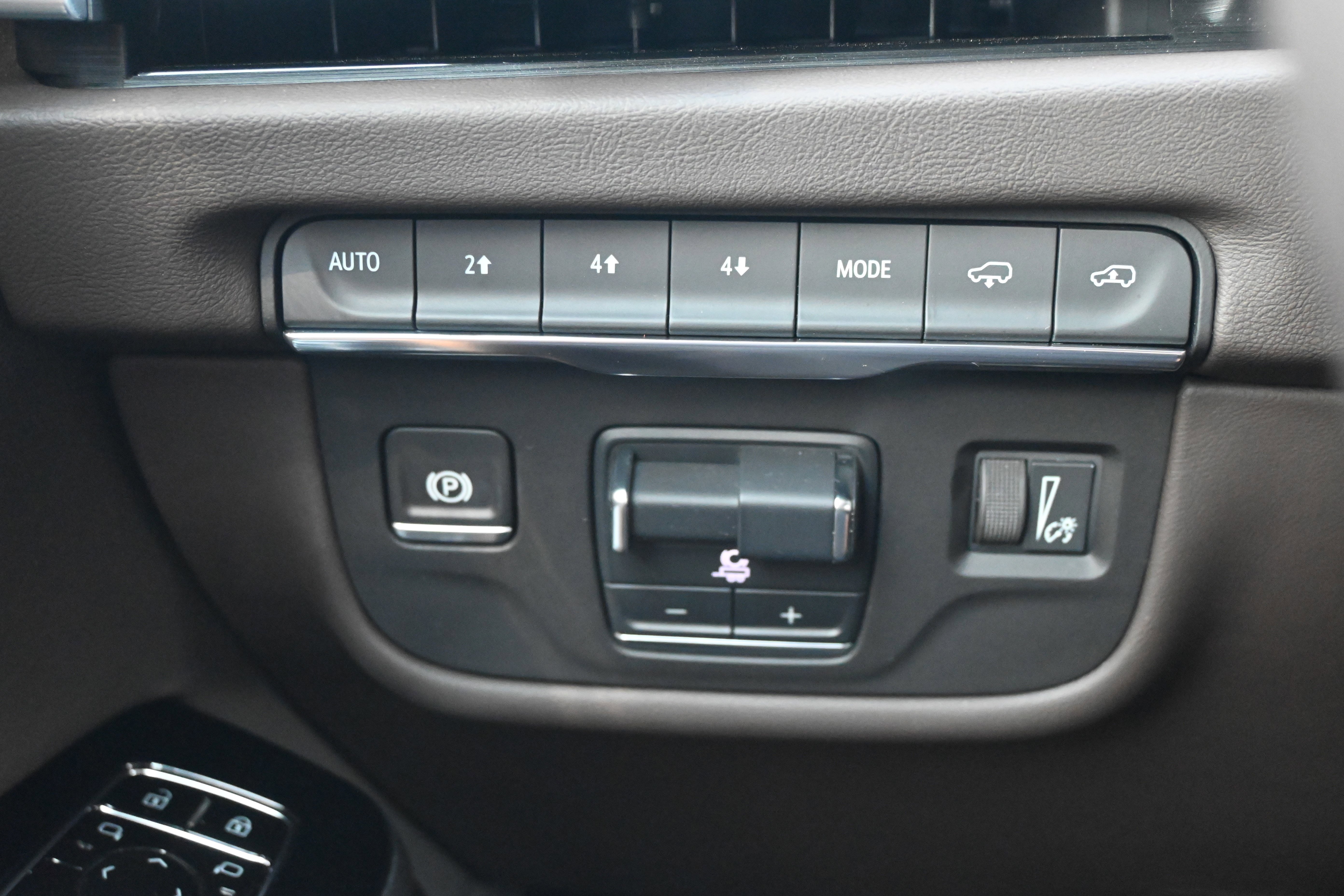 Used 2025 Cadillac Escalade Premium Luxury w/ Touring Package image 24