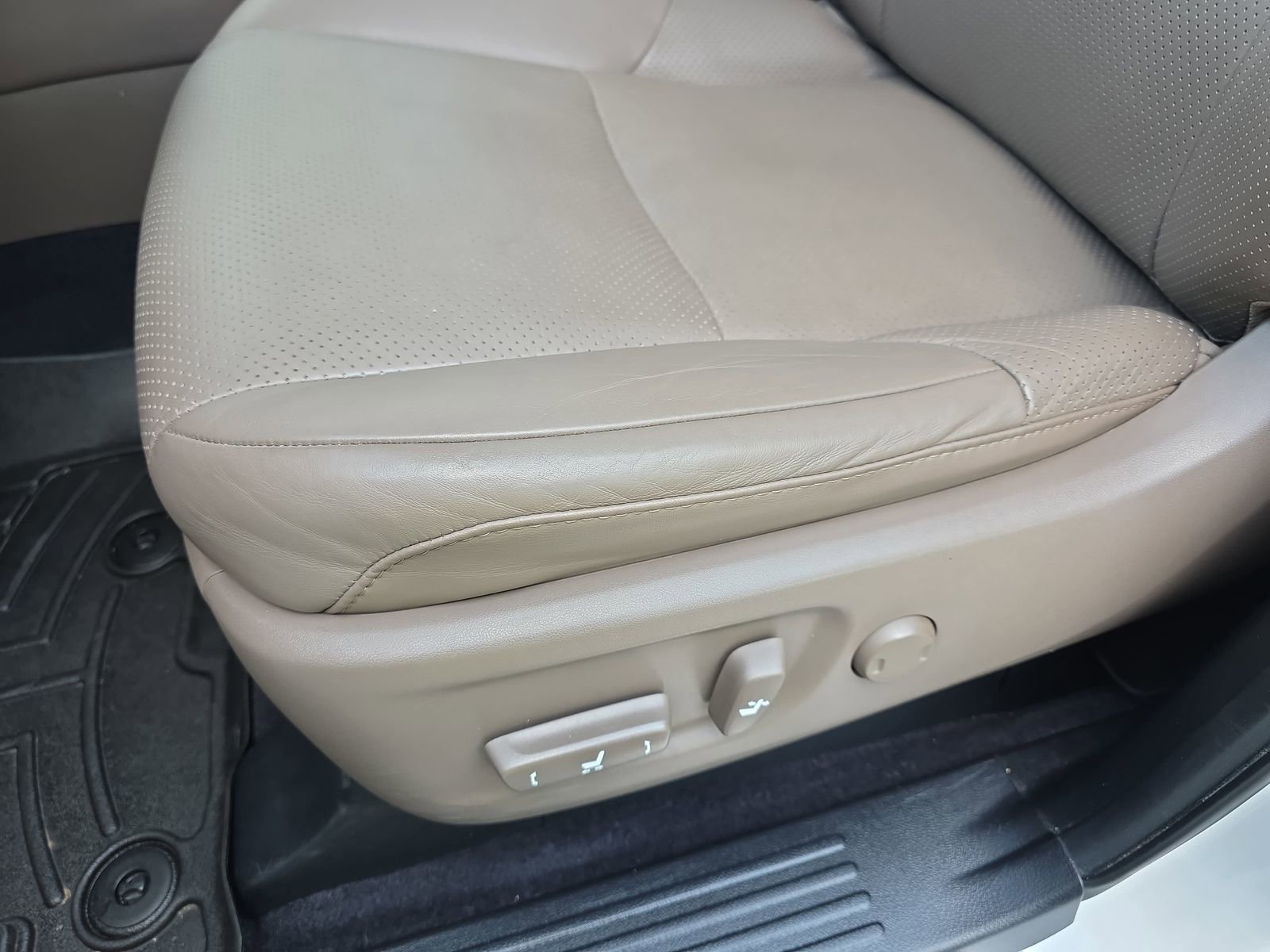 Used 2020 Lexus GX 460 Luxury w/ Accessory Package image 28