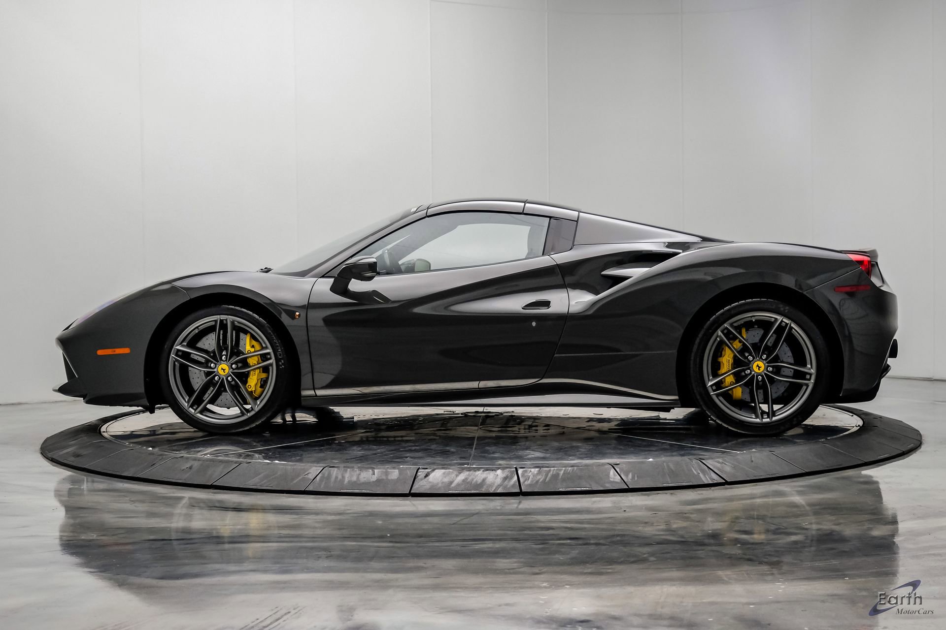 Used 2018 Ferrari 488 Spider RWD image 10