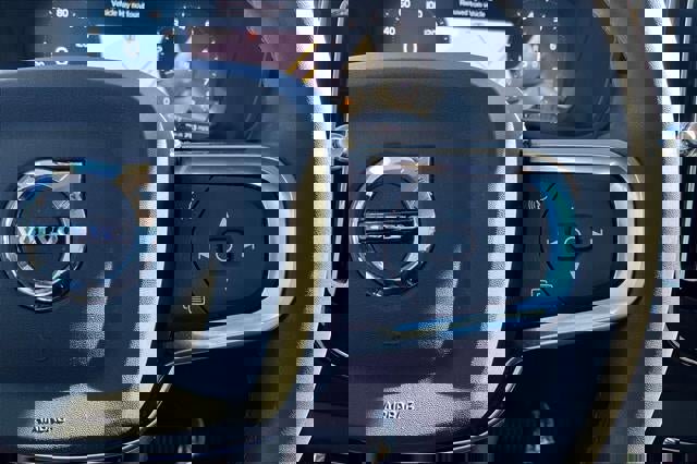 Used 2022 Volvo XC40 T5 Momentum image 53