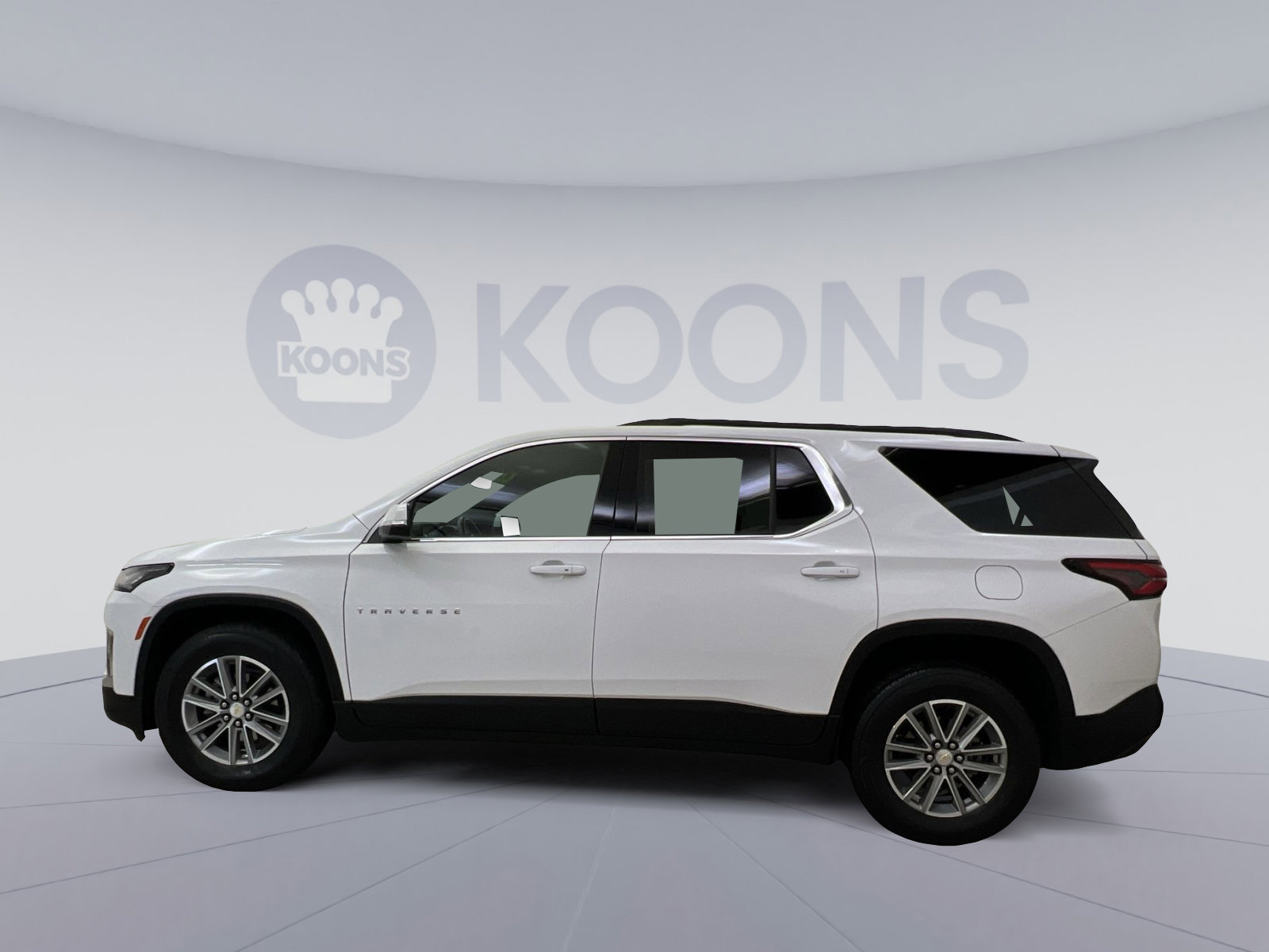 Used 2022 Chevrolet Traverse LT image 2