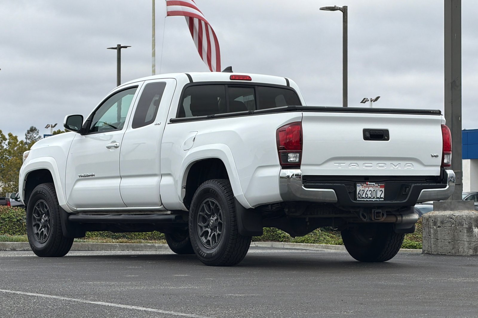 Used 2018 Toyota Tacoma SR5 RWD image 6
