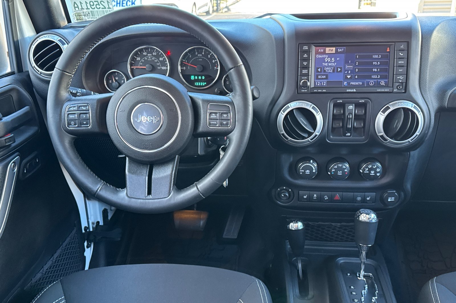 Used 2015 Jeep Wrangler Unlimited Sahara w/ Connectivity Group AWD/4WD image 14