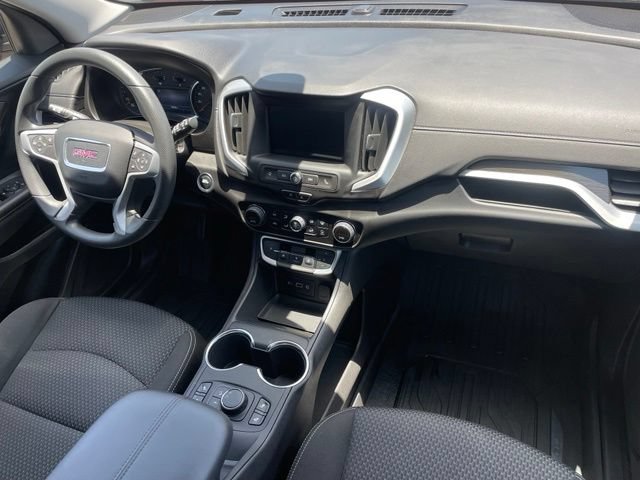 Used 2024 GMC Terrain SLE w/ Driver Convenience Package FWD image 17