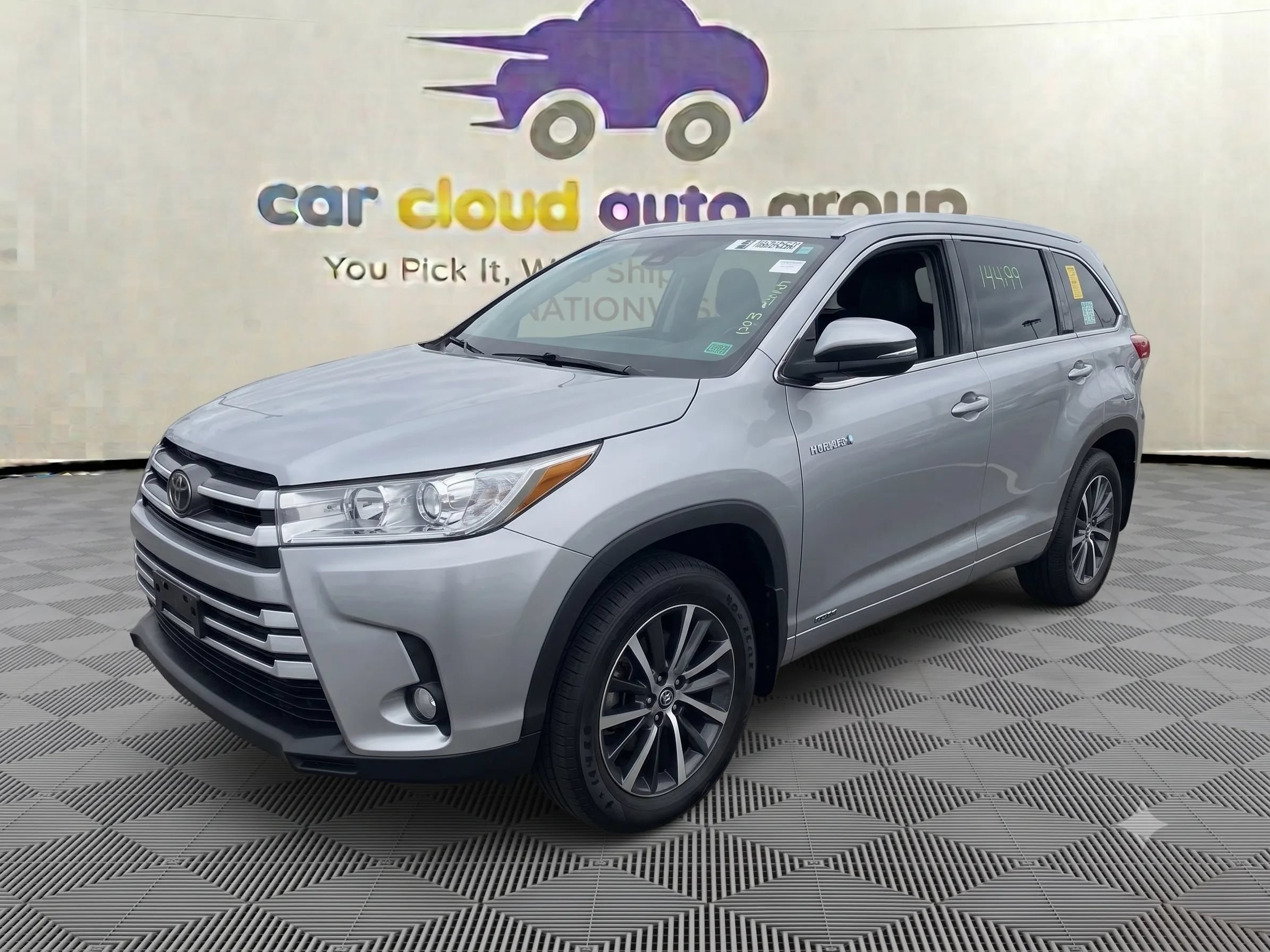 Used 2017 Toyota Highlander XLE AWD/4WD image 1