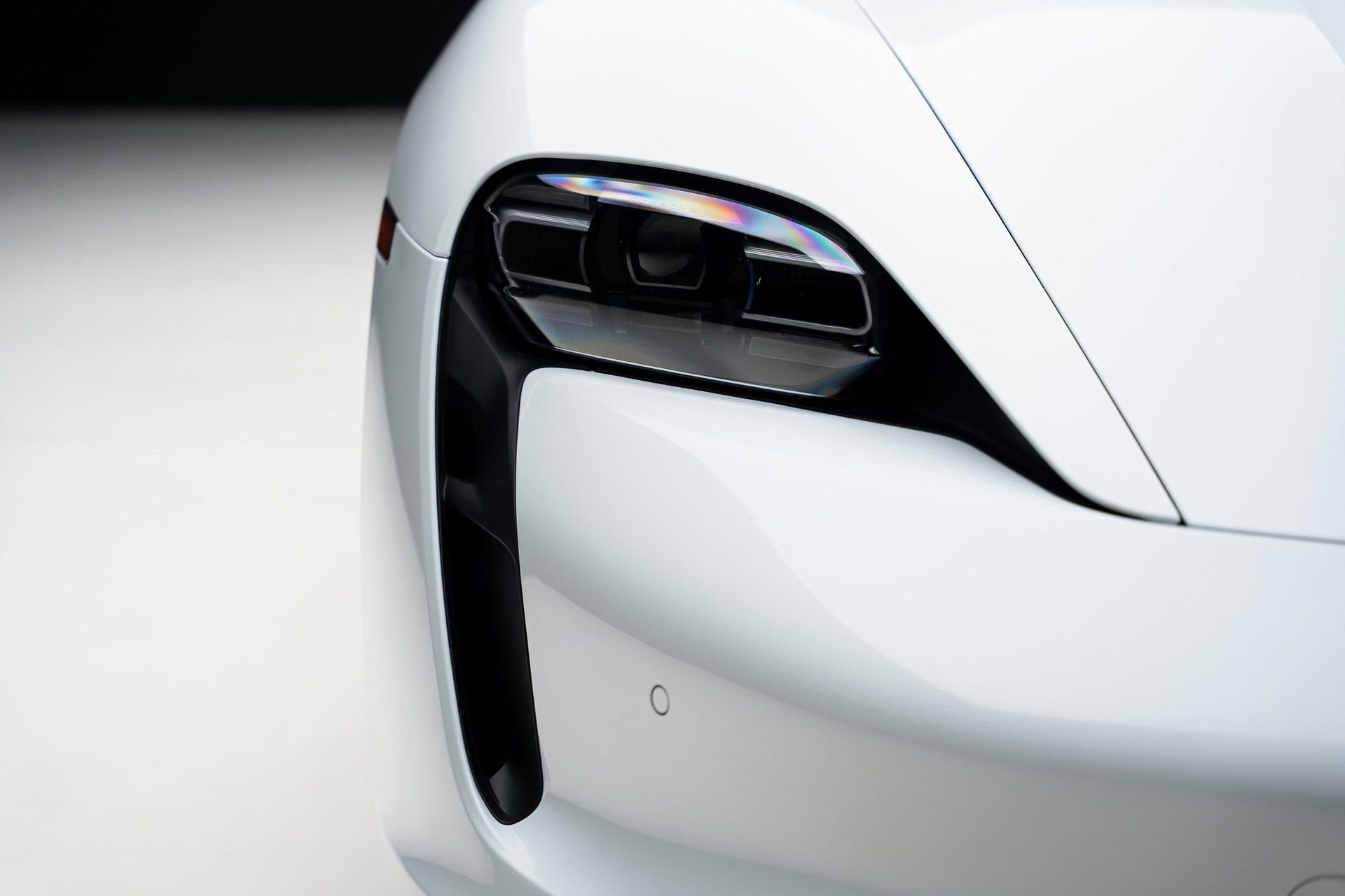 Used 2022 Porsche Taycan image 8