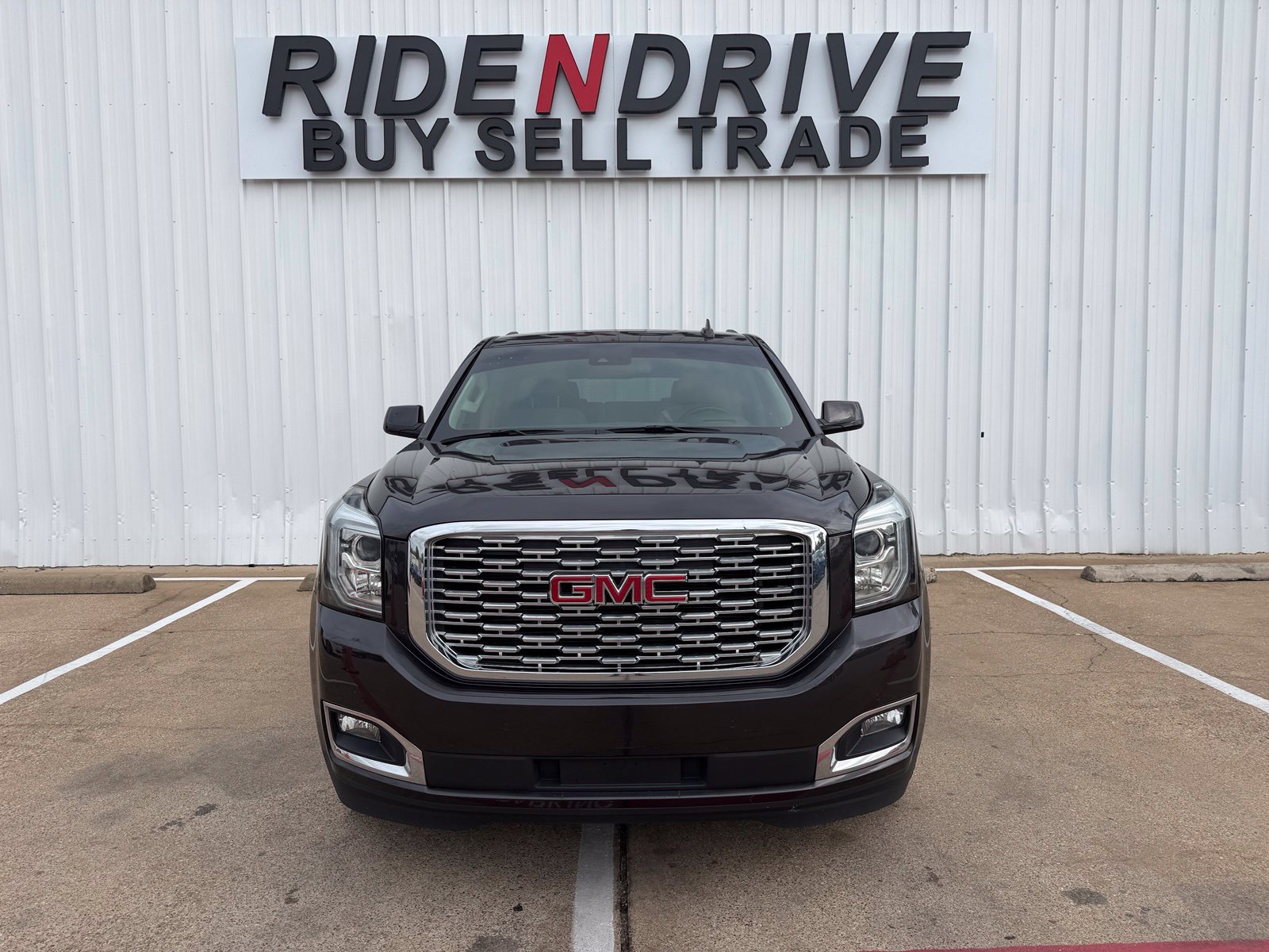 Used 2018 GMC Yukon Denali w/ Open Road Package RWD image 11
