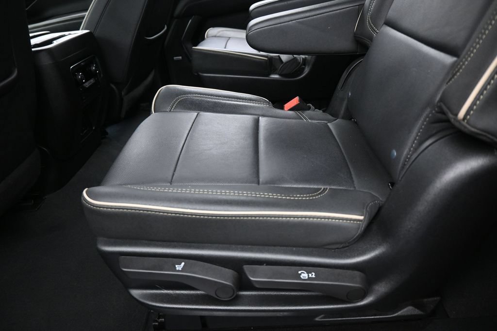 Used 2026 Chevrolet Suburban Premier AWD/4WD image 38