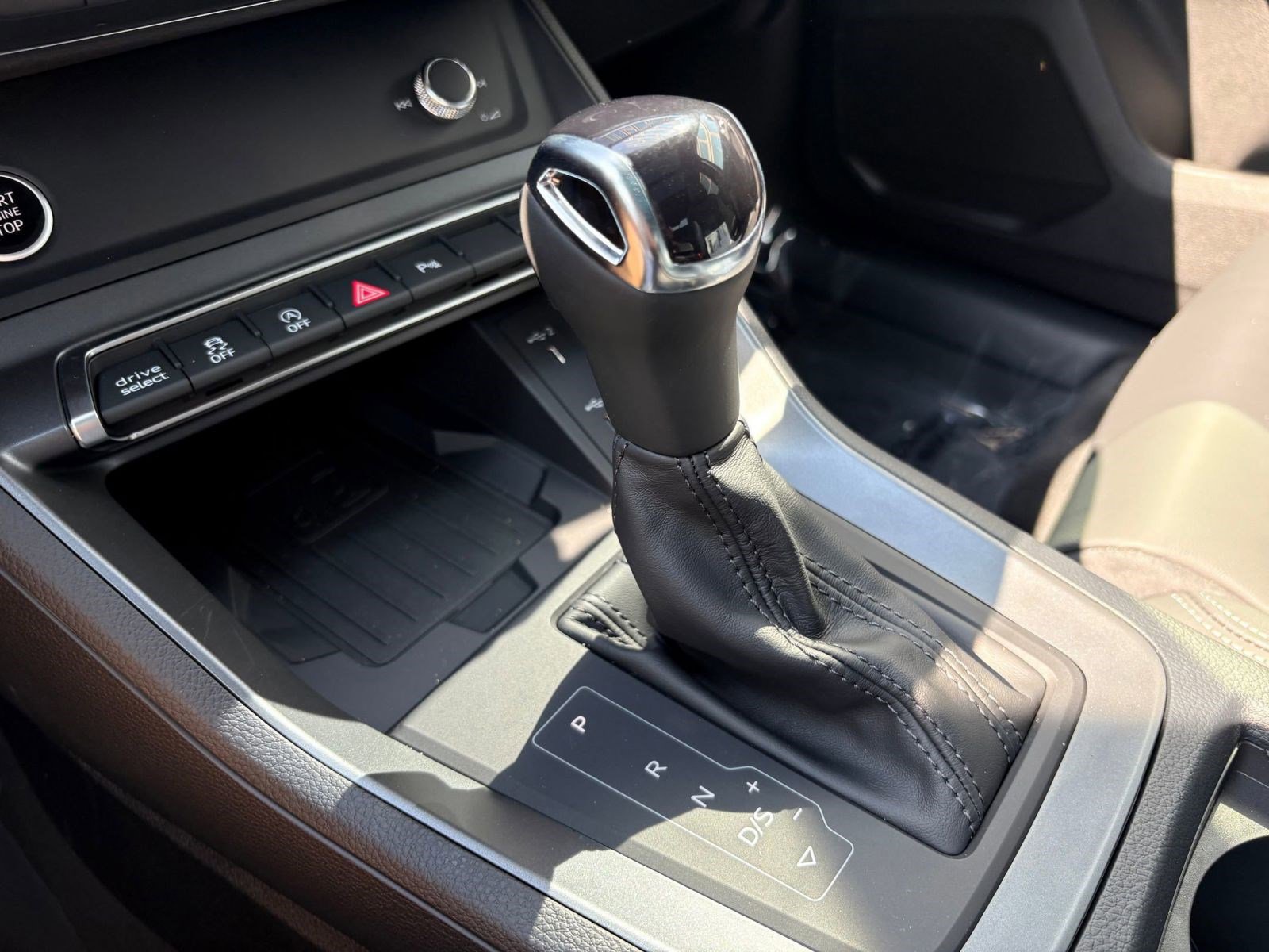 New 2025 Audi Q3 2.0T Premium image 17