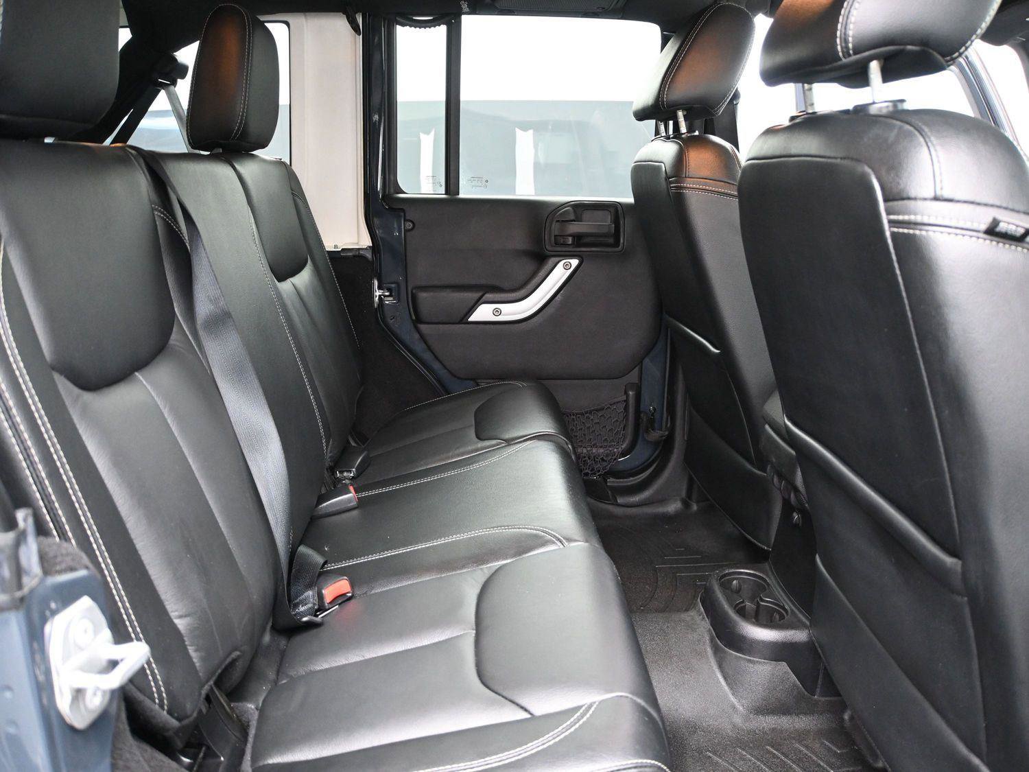Used 2016 Jeep Wrangler Unlimited Sahara w/ Connectivity Group image 19