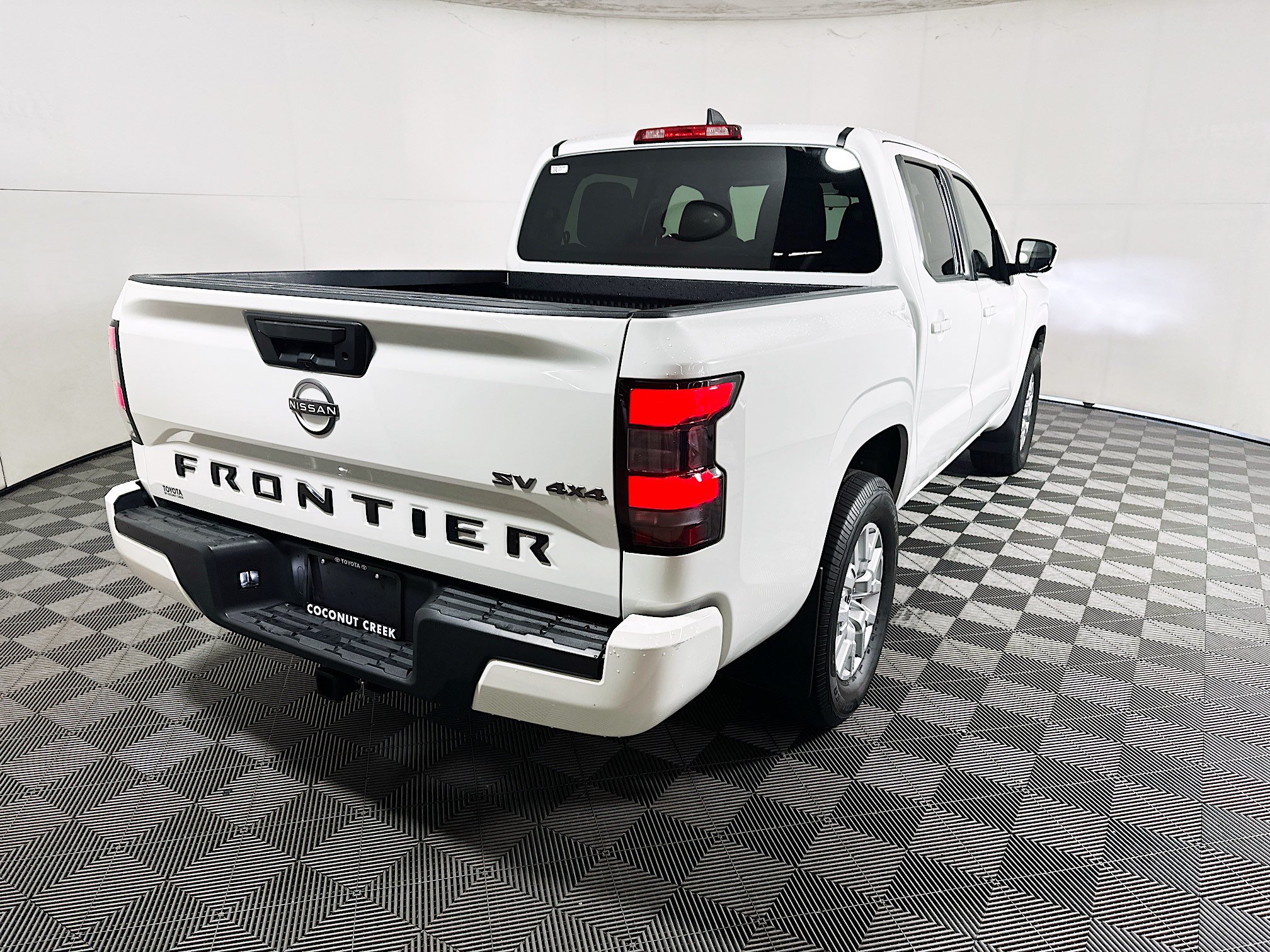 Used 2023 Nissan Frontier SV AWD/4WD image 3