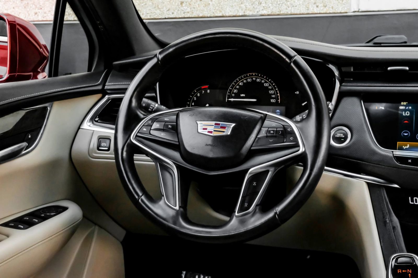 Used 2018 Cadillac XT5 FWD image 19